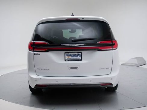 Used 2024 Chrysler Pacifica Limited FWD image 6