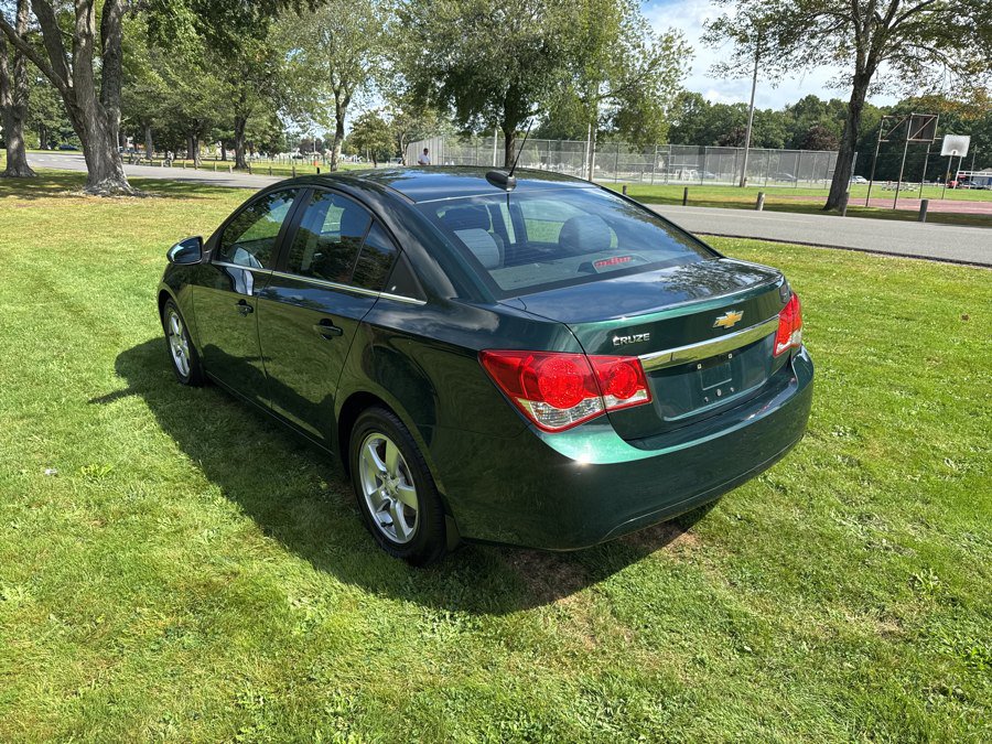 Used 2015 Chevrolet Cruze LT w/ Technology Package FWD image 9