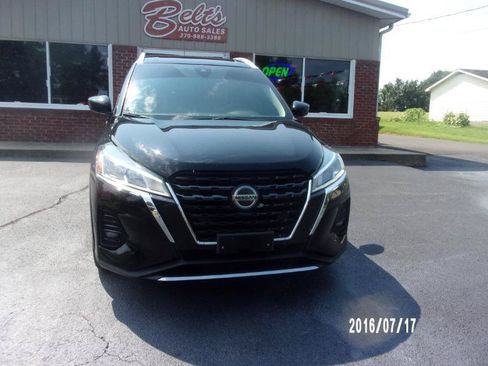 Used 2021 Nissan Kicks SV FWD image 2