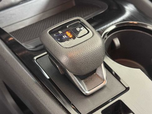 Used 2024 Nissan Rogue SV image 31