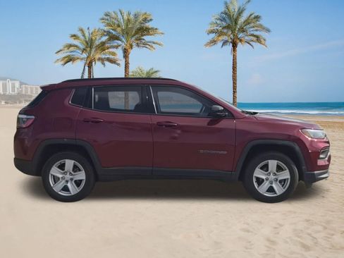 Used 2022 Jeep Compass Latitude AWD/4WD image 9