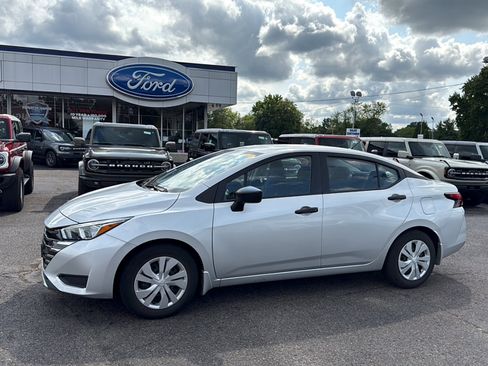 Used 2023 Nissan Versa S w/ Trunk Package FWD image 3