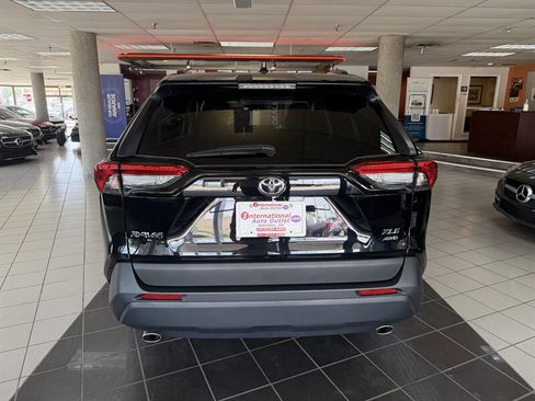 Used 2025 Toyota RAV4 XLE AWD/4WD image 12
