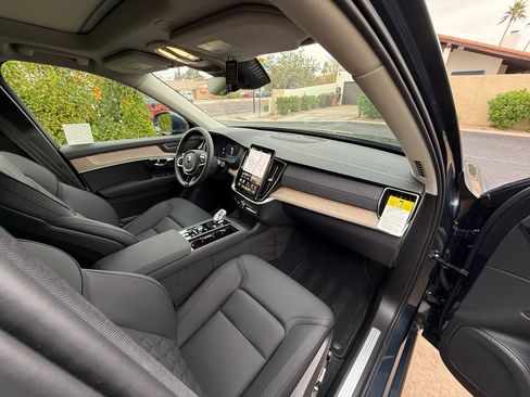 Used 2025 Volvo XC90 T8 Plus w/ Protection Package Premier image 10