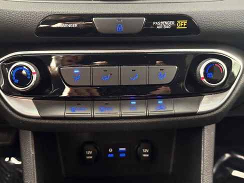 Used 2019 Hyundai Elantra GT FWD image 21