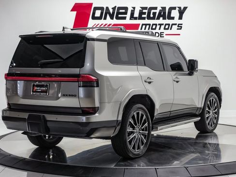 Used 2024 Lexus GX 550 w/ Accessory Package (Z1) AWD/4WD image 8