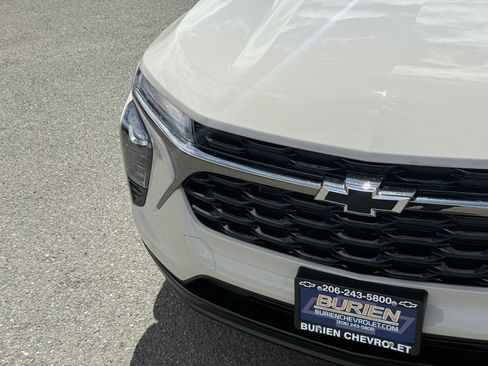 New 2026 Chevrolet Trax RS w/ Driver Confidence Package FWD image 38