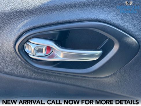 Used 2022 Jeep Cherokee Trailhawk w/ Comfort/Convenience Group image 10