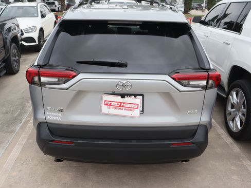 Used 2023 Toyota RAV4 XLE w/ Convenience Package FWD image 7