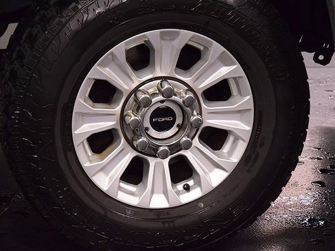 Used 2021 Ford F250 XLT w/ XLT Value Package image 11