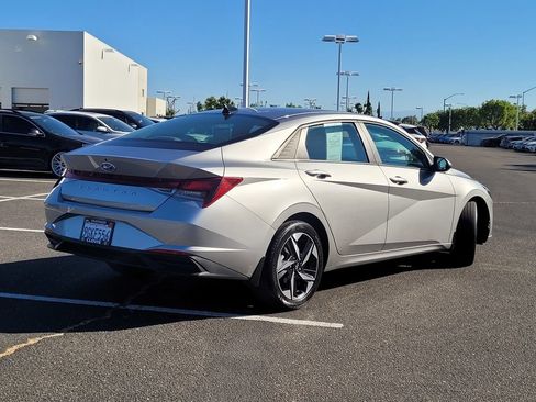 Used 2023 Hyundai Elantra SEL w/ Convenience Package FWD image 6