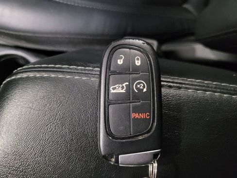 Used 2020 Jeep Cherokee Limited image 32