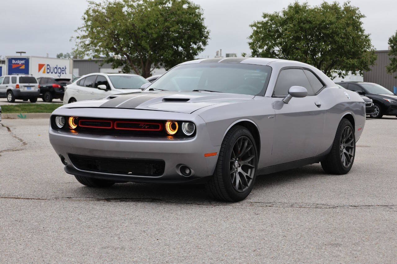 Used 2017 Dodge Challenger R/T RWD image 6