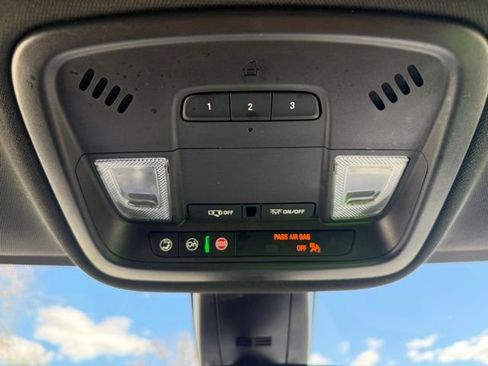 Certified 2023 Chevrolet Traverse LT FWD image 34