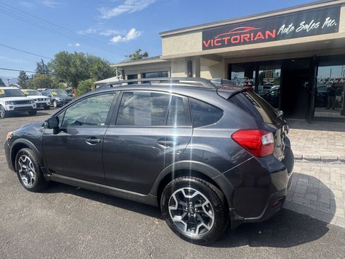 Used 2017 Subaru Crosstrek 2.0i Limited image 2