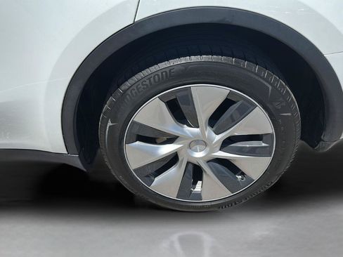 Used 2021 Tesla Model Y Long Range AWD/4WD image 14