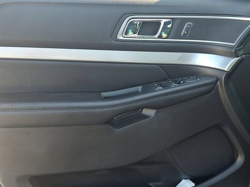 Used 2017 Ford Explorer XLT AWD/4WD image 15