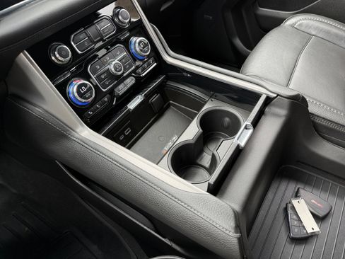 Used 2023 GMC Yukon XL Denali image 13