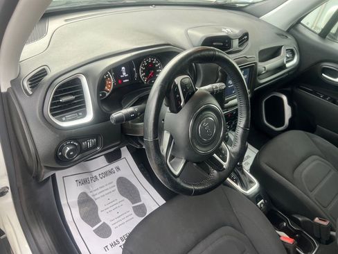 Used 2020 Jeep Renegade Latitude w/ Cold Weather Group image 11