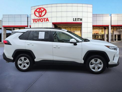 Used 2019 Toyota RAV4 XLE image 4