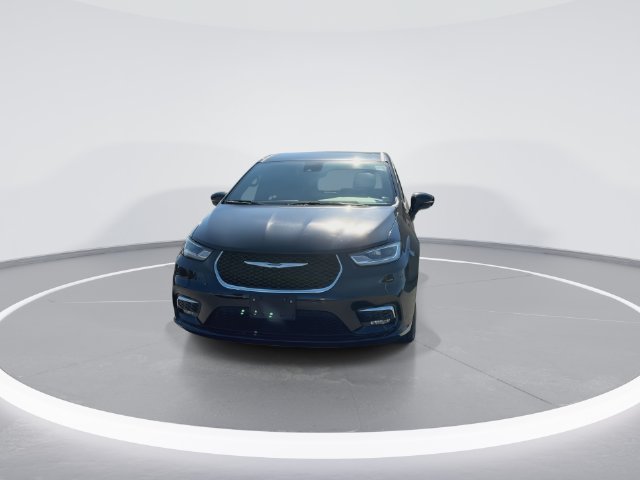 Used 2025 Chrysler Pacifica Select FWD image 3