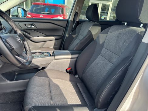 Used 2025 Nissan Rogue SV AWD/4WD image 31