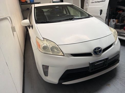 Used 2012 Toyota Prius Two FWD image 2