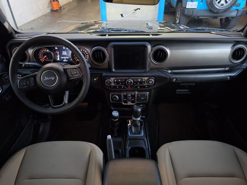 Used 2023 Jeep Gladiator Sport AWD/4WD image 18