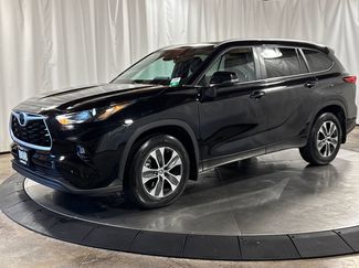 Used 2023 Toyota Highlander XLE AWD/4WD video 1