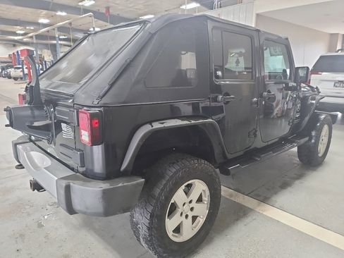 Used 2009 Jeep Wrangler Unlimited Sahara w/ Dual Top Group AWD/4WD image 5