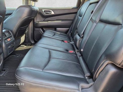 Used 2020 Nissan Pathfinder SL FWD image 19