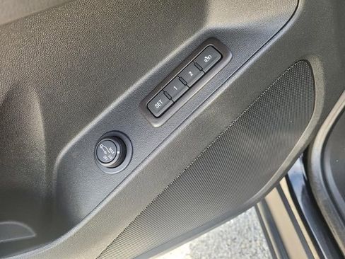 Used 2021 Chevrolet Equinox LT image 20