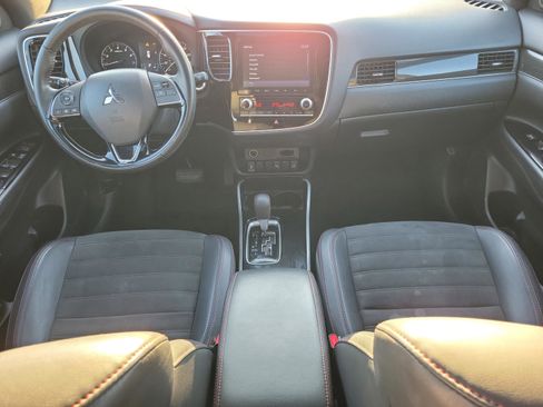Used 2020 Mitsubishi Outlander SE FWD image 16