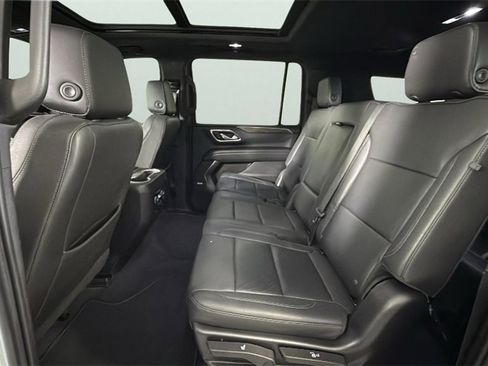 Used 2023 Chevrolet Suburban LT image 27