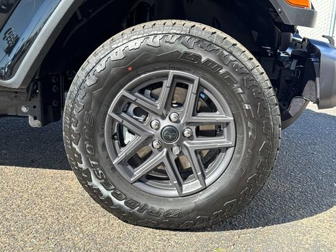 New 2026 Jeep Gladiator Sport AWD/4WD image 8