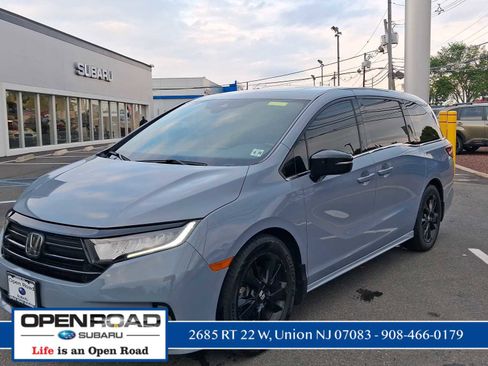 Used 2023 Honda Odyssey Sport image 3