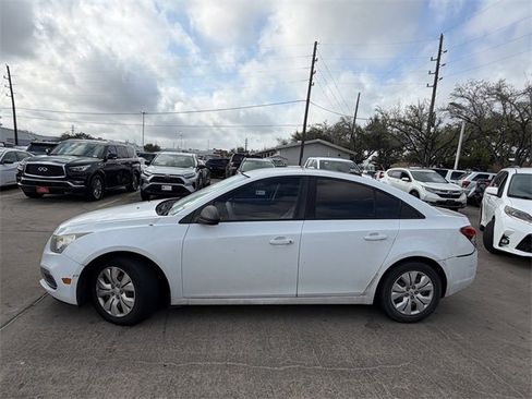 Used 2016 Chevrolet Cruze LS image 8