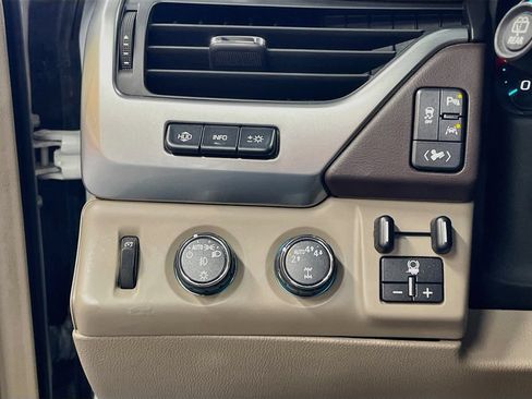 Used 2017 Chevrolet Tahoe Premier AWD/4WD image 10
