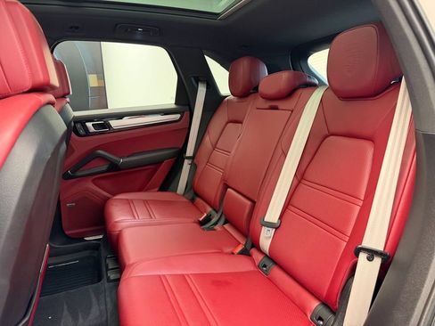 Used 2023 Porsche Cayenne Platinum Edition AWD/4WD image 17