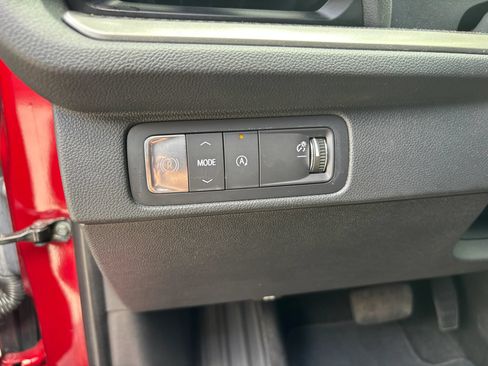 Used 2025 Chevrolet Traverse LT w/ Driver Confidence Package FWD image 24
