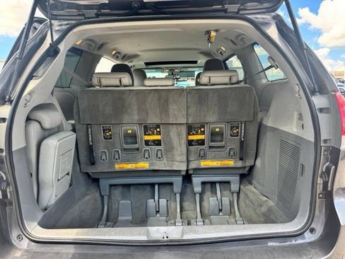 Used 2014 Toyota Sienna XLE FWD image 24