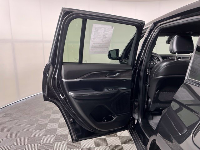 Used 2025 Jeep Grand Cherokee Limited AWD/4WD image 38