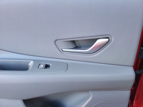 Used 2025 Hyundai Elantra SEL image 12