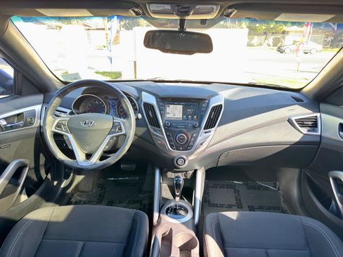 Used 2017 Hyundai Veloster Value Edition image 10