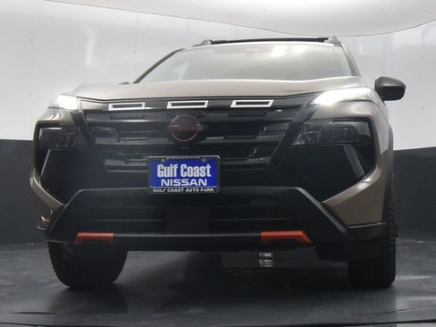 Certified 2025 Nissan Rogue SV image 25