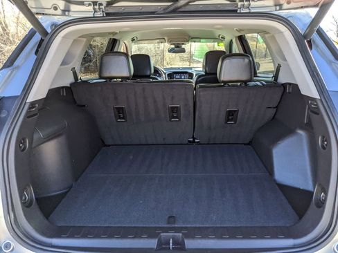 Used 2024 GMC Terrain SLT image 23