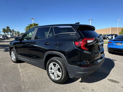 Used 2024 GMC Terrain SLE image 7