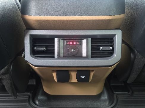 Used 2024 Ford F350 Lariat w/ Lariat Ultimate Package AWD/4WD image 19