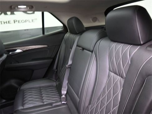 Used 2022 Buick Envision Avenir w/ Technology Package II image 20