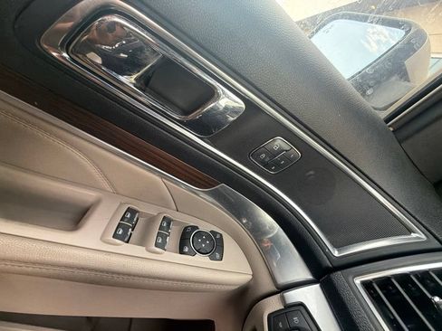 Used 2018 Ford Explorer Limited w/ Equipment Group 301A FWD image 10